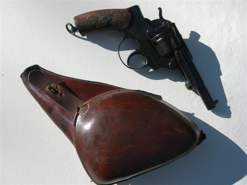 Revolver modèle 1874 daté 1877 et son étui jambon ! 1874